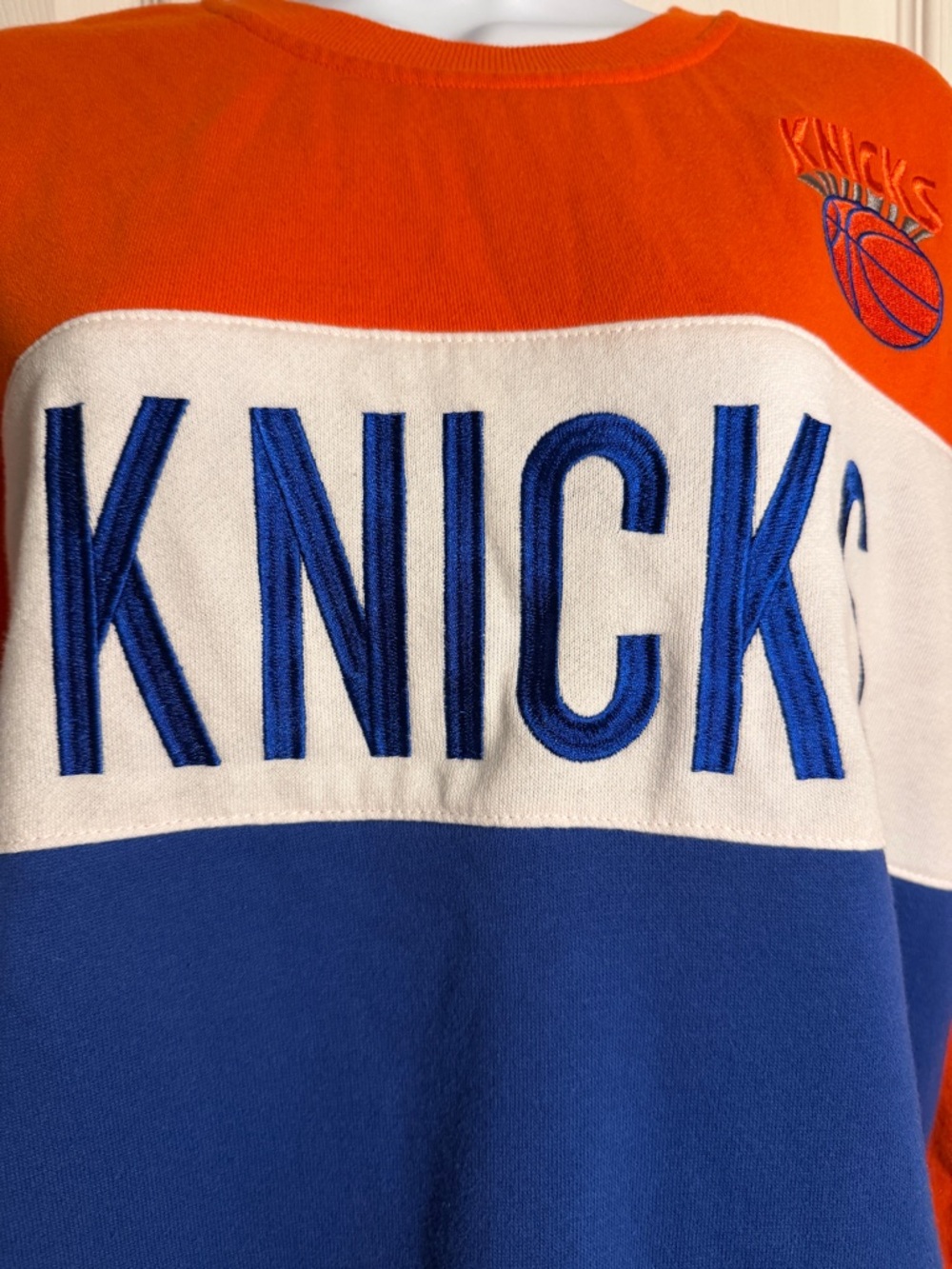 Women's Mitchell & Ness Knicks Color Block Crewneck size M, blue, white, orange - Picture 5 of 10